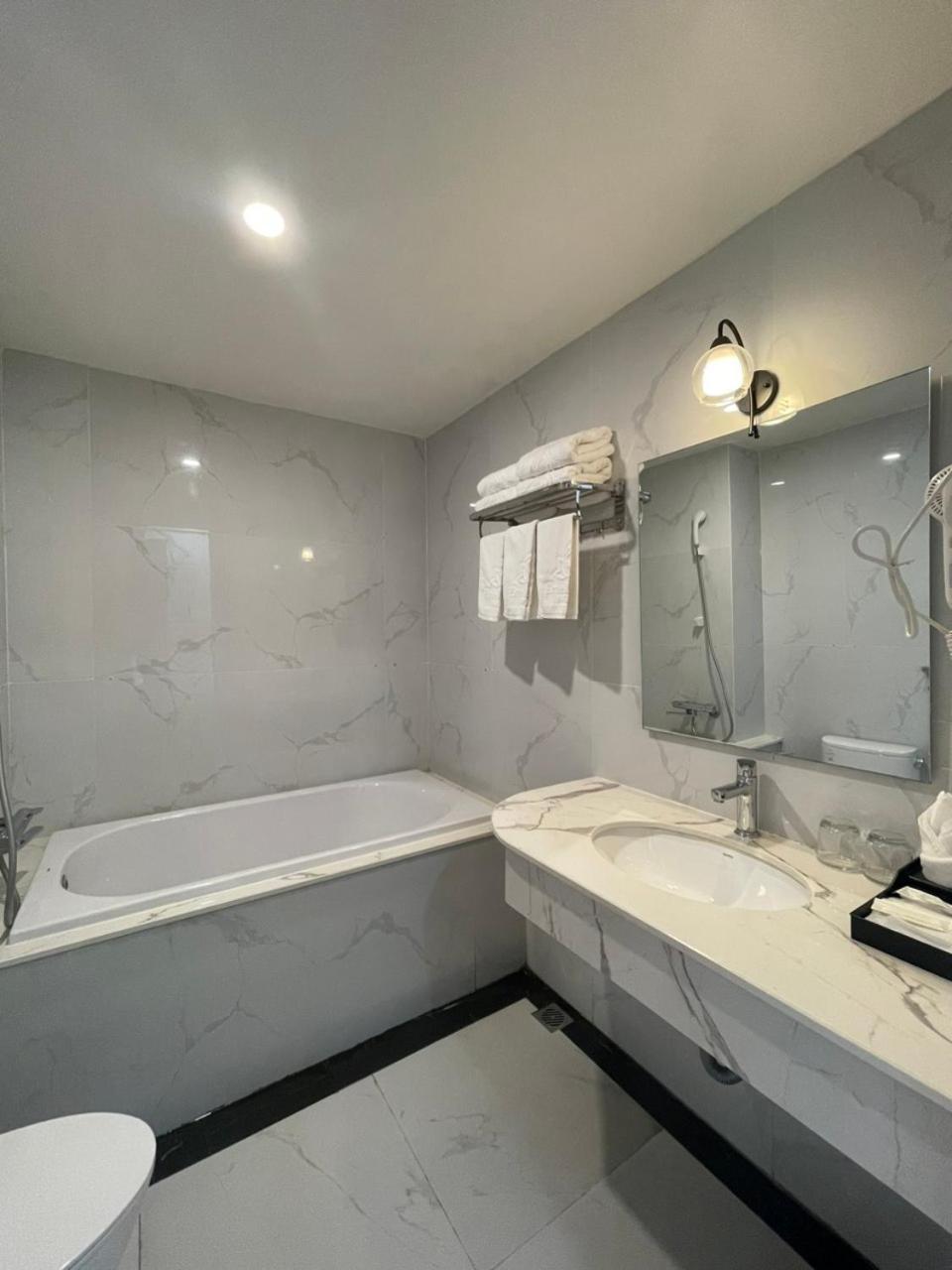 Lotus Hotel & Apartment Hai Phong Eksteriør bilde